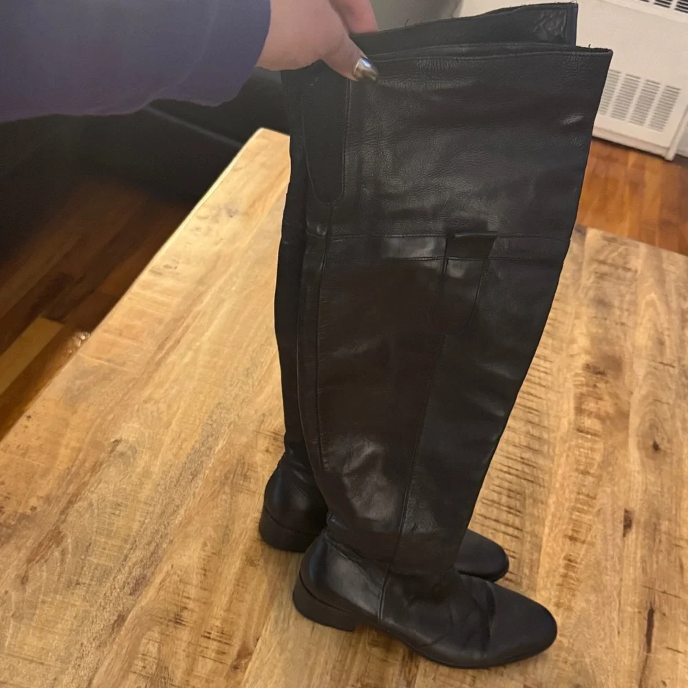 100% genuine Black Leather Knee-High Boots EUC INSIDE Zipper